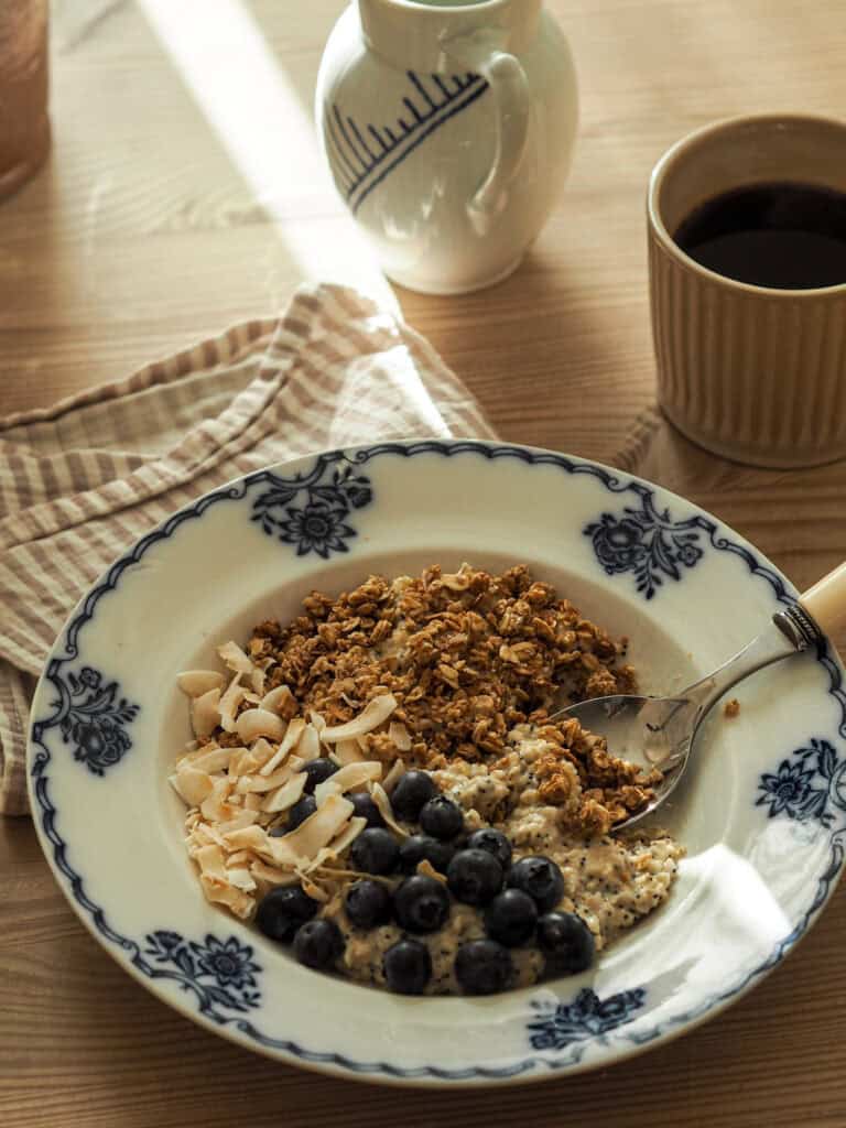 morgenmad med havregrød og granola