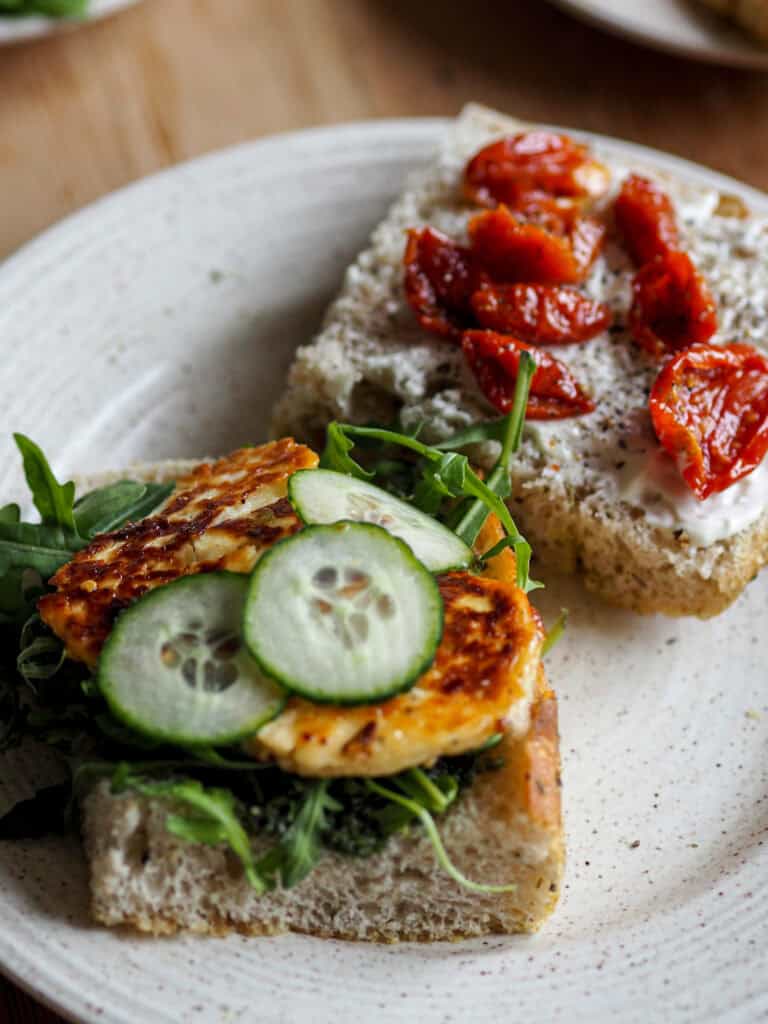 Marineret halloumi med honning, chili og hvidløg 1